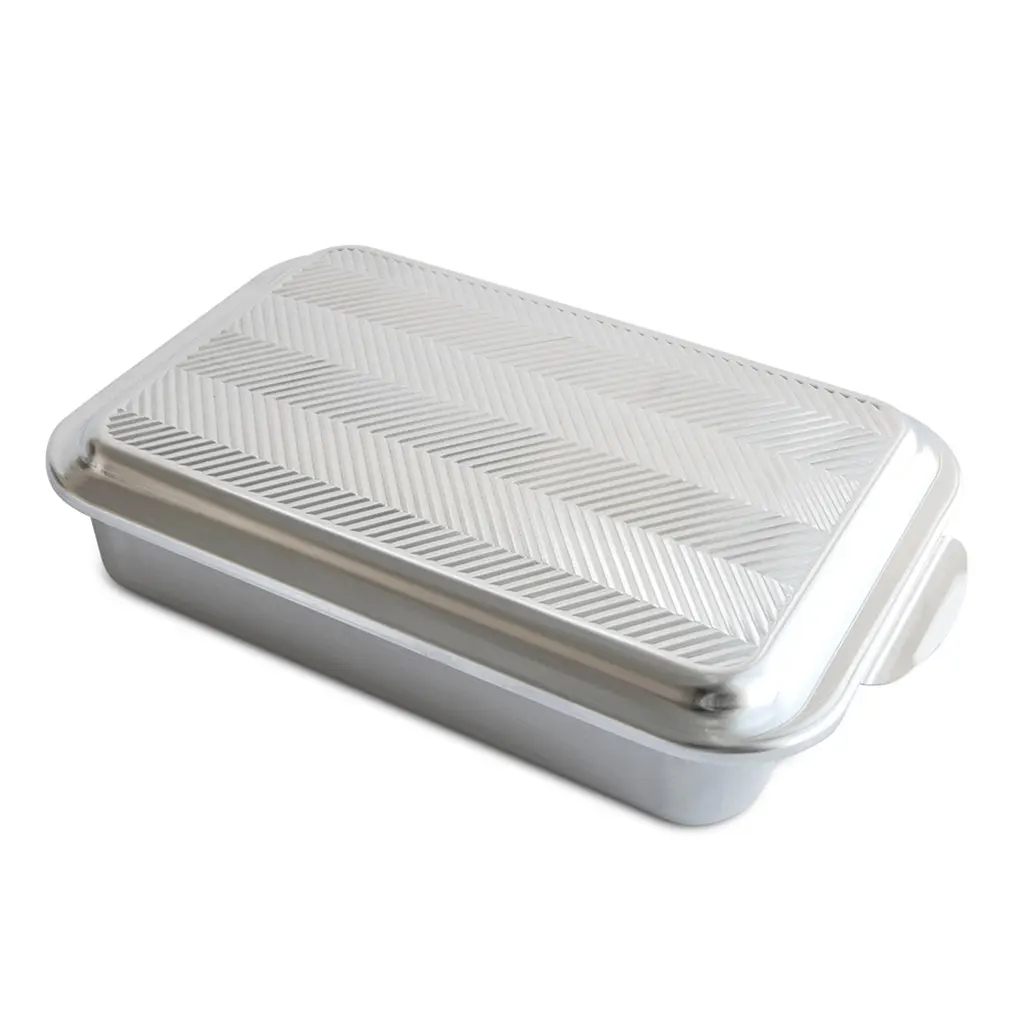 Classic 9in x 13in Pan With Embossed Lid